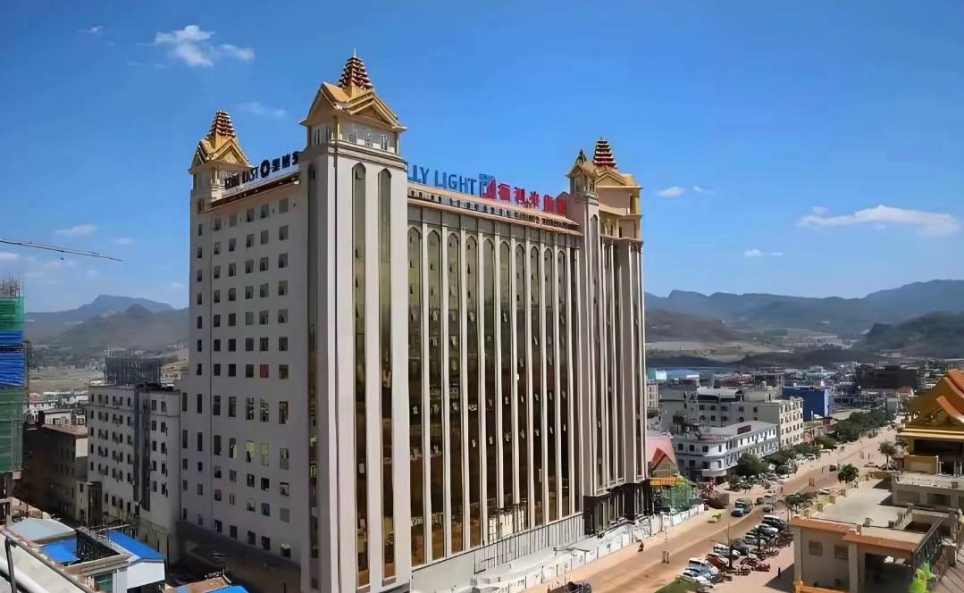 福布斯游戏原创深海探索游戏《深海信标》